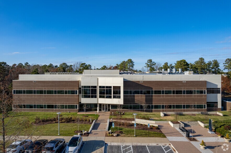 7010 Kit Creek Rd, Morrisville, NC à louer - Photo de l’immeuble – Image 2 sur 8