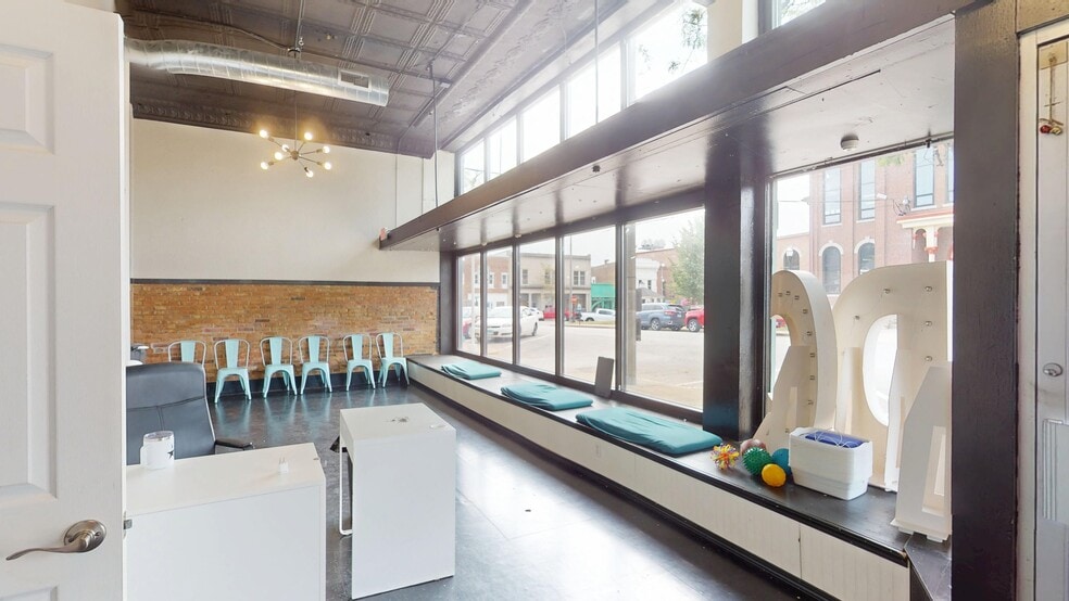 215 W College Ave, Greenville, IL à louer - Hall d’entrée – Image 2 sur 21