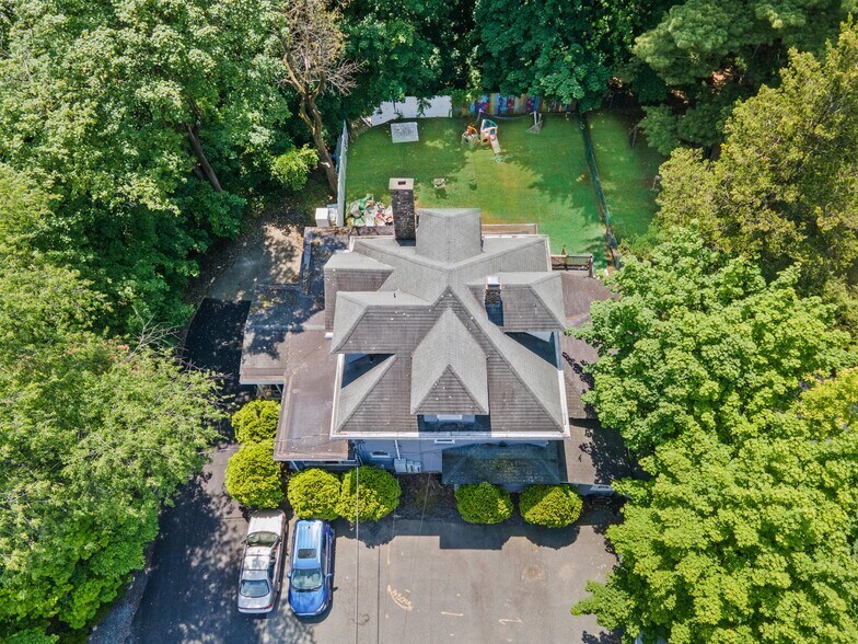 247 N Middletown Rd, Pearl River, NY à vendre - Photo de l’immeuble – Image 2 sur 18