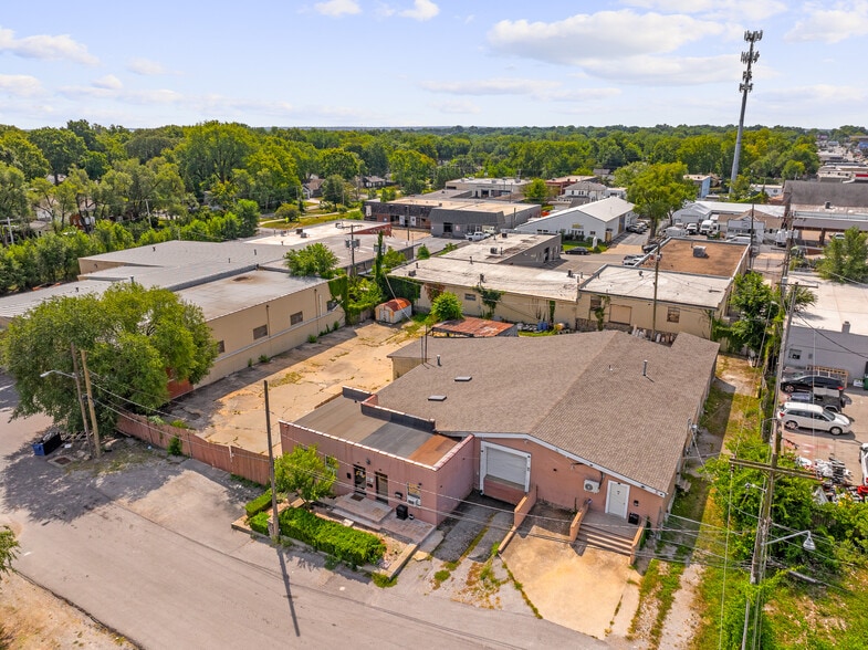 319 W 79th Ter, Kansas City, MO à louer - Photo de l’immeuble – Image 1 sur 19