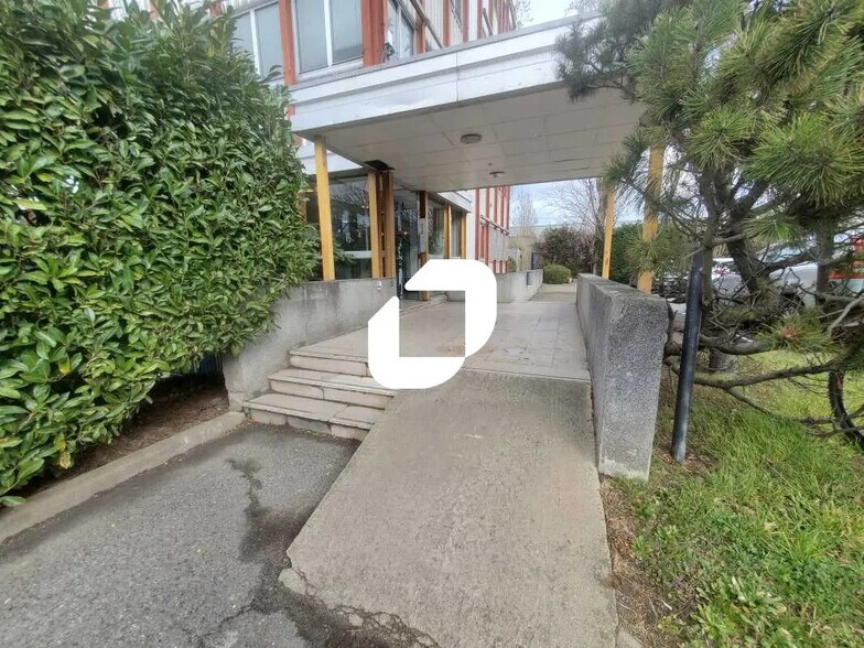 16 Rue Des Oliviers, Thiais à louer - Photo de l’immeuble – Image 2 sur 17