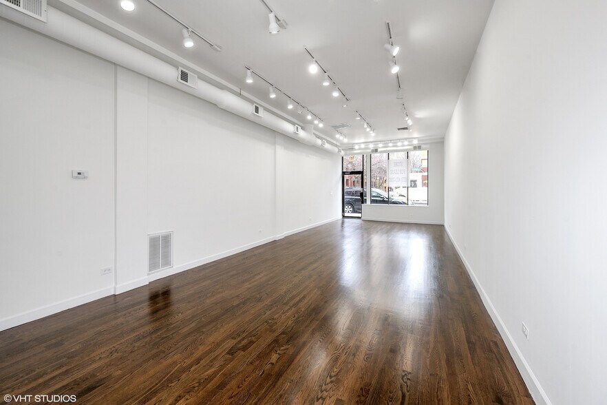 2460-2468 N Clark St, Chicago, IL à louer - Photo de l’immeuble – Image 3 sur 3