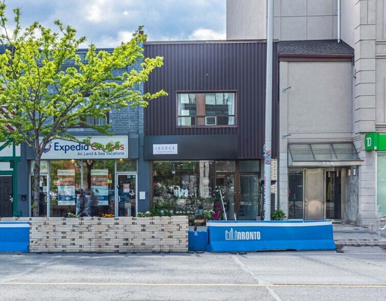1960 Yonge St, Toronto, ON à louer - Photo de l’immeuble – Image 1 sur 1