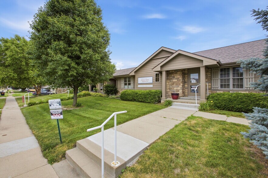 437 Jefferson Rd, Fremont, NE à vendre - Photo de l’immeuble – Image 2 sur 53