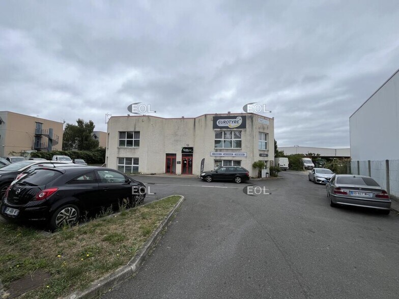 Local d'activités dans Les Mureaux à vendre - Photo de l’immeuble – Image 1 sur 5