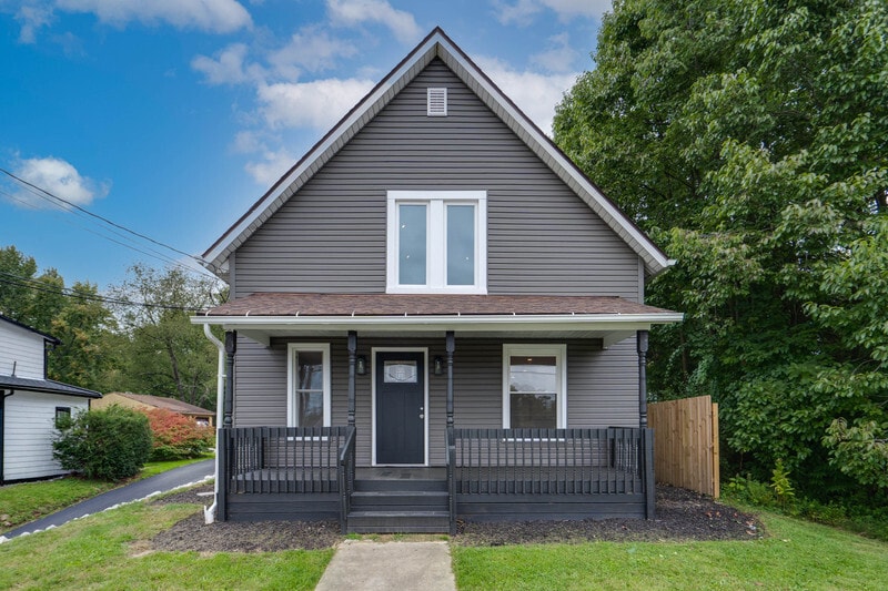 8327 Cleveland Ave NW, North Canton, OH à vendre - Photo principale – Image 1 sur 12