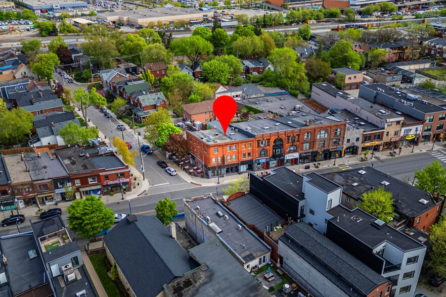 3048 Dundas St W, Toronto, ON à vendre - Photo de l’immeuble – Image 3 sur 20