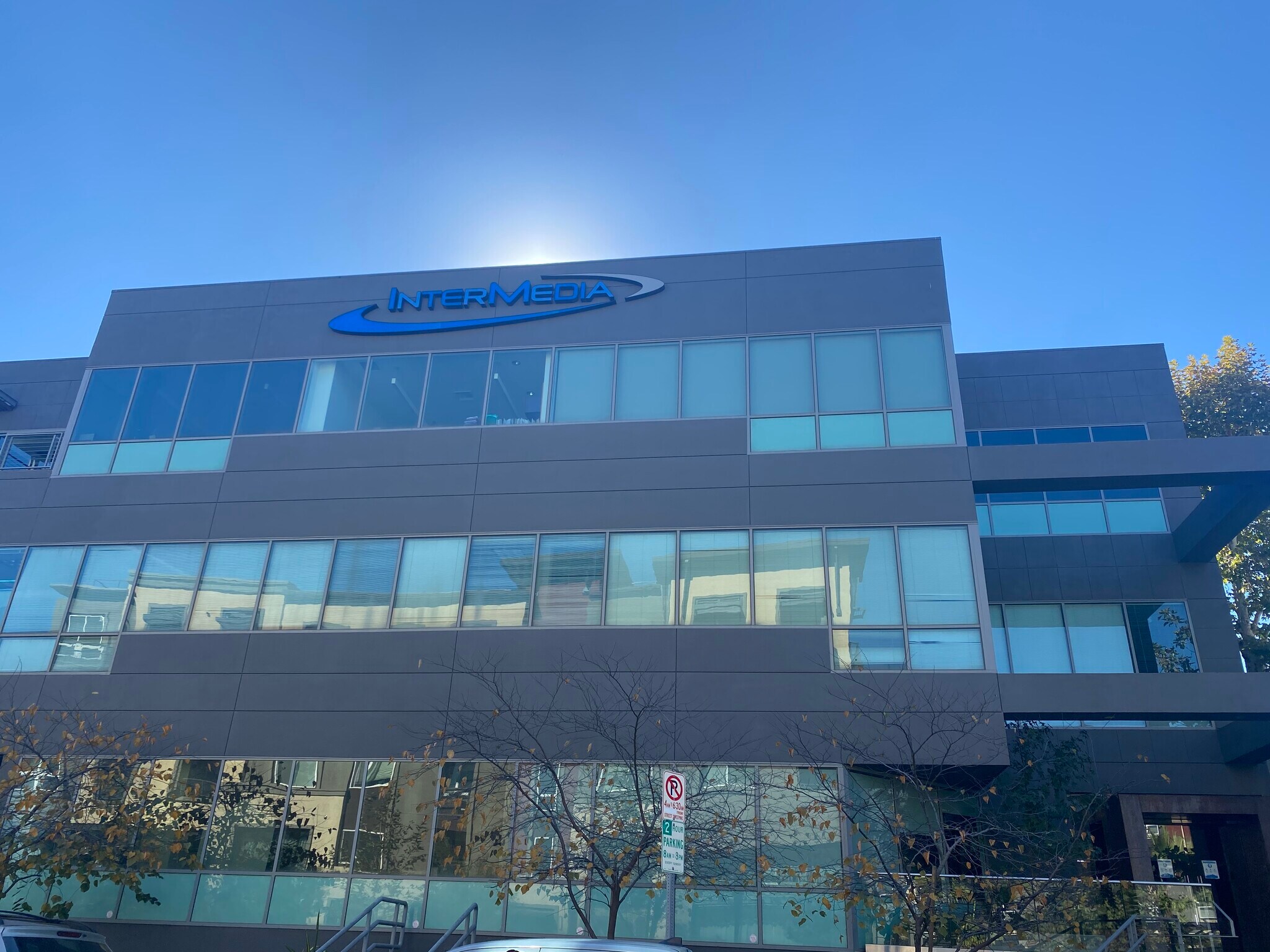 22120 Clarendon St, Woodland Hills, CA à louer Photo principale– Image 1 sur 9