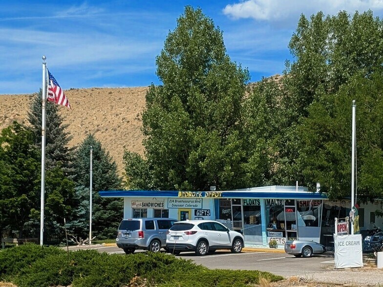 214 W Brontosaurus Blvd, Dinosaur, CO à vendre - Photo principale – Image 1 sur 1