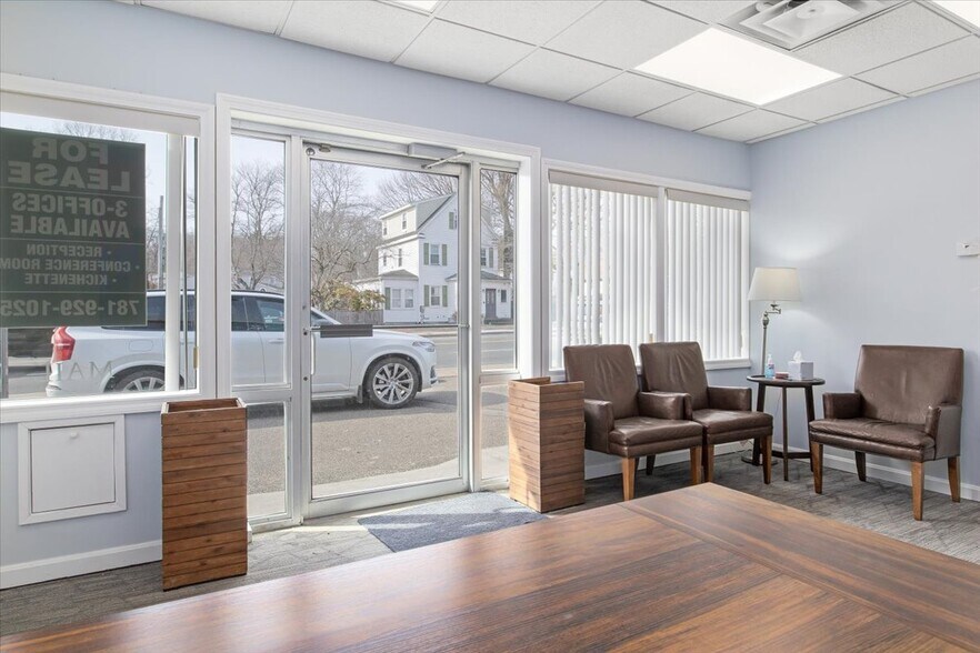 384 Washington St, Westwood, MA à louer - Photo intérieure – Image 2 sur 11