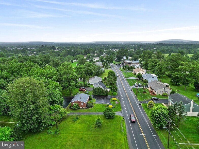 1569 Swamp Pike, Gilbertsville, PA à vendre - Photo de l’immeuble – Image 2 sur 19