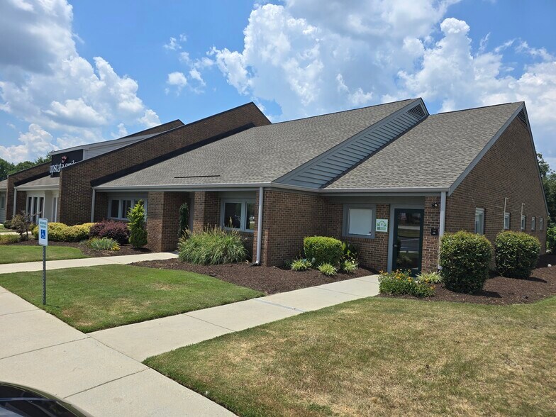 672B Fairview Rd, Simpsonville, SC à louer - Photo de l’immeuble – Image 2 sur 9