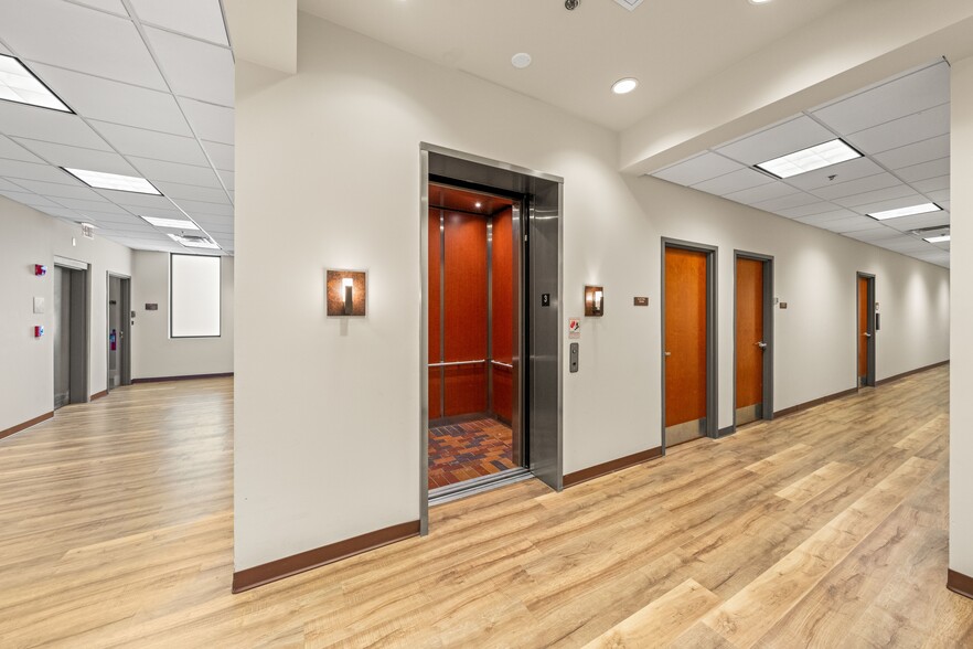 2099 Thunderhead Rd, Knoxville, TN à louer - Photo de l’immeuble – Image 3 sur 38