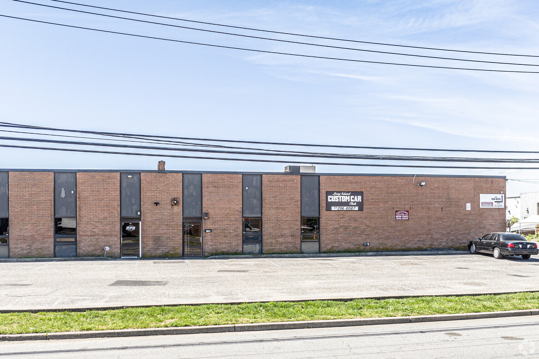 194-204 N Fehr Way, Bay Shore, NY à louer Photo principale– Image 1 sur 10