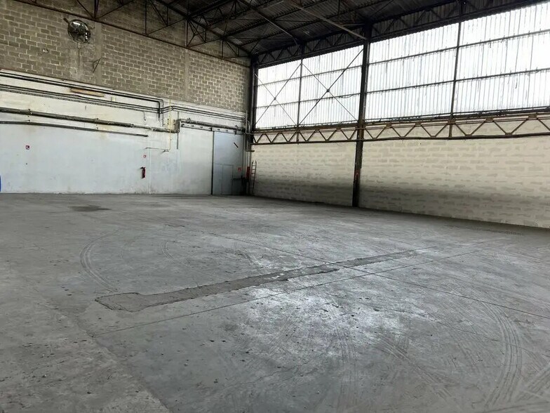 Local d’activités dans Saint-Martin-sur-le-Pré à louer - Photo de l’immeuble – Image 3 sur 5