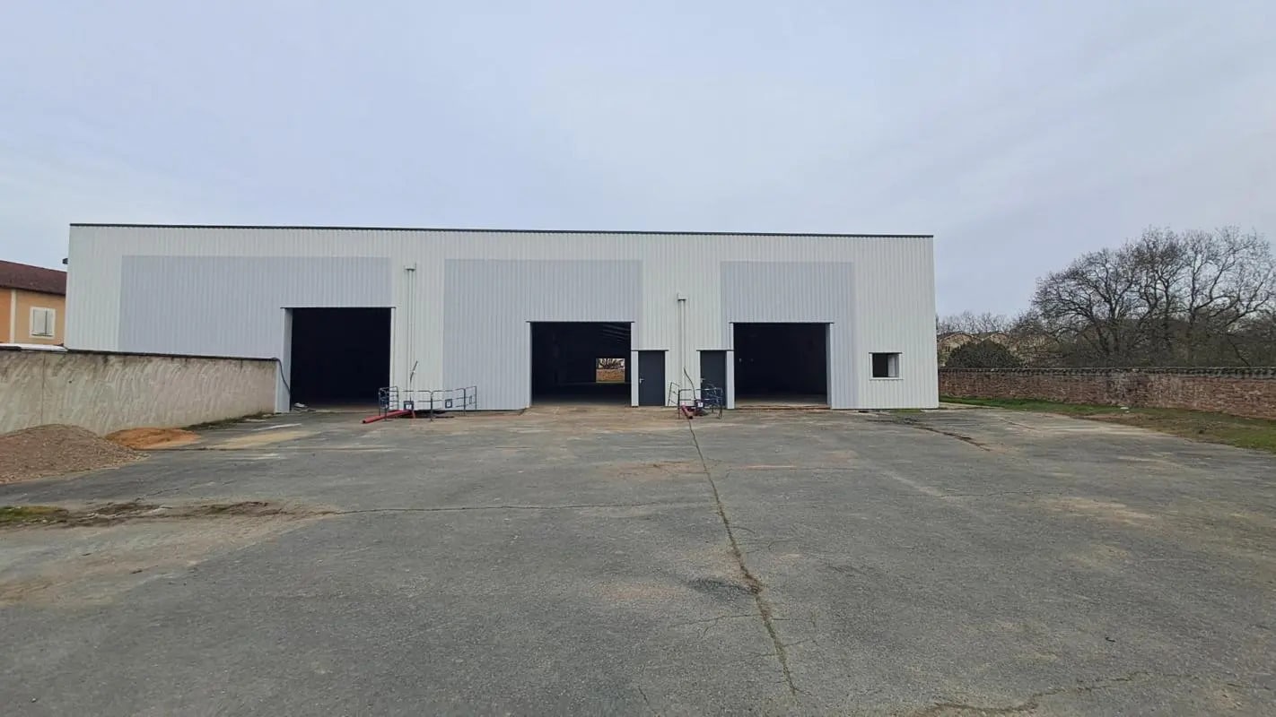 Local d’activités dans Belleville-en-Beaujolais à louer Photo de l’immeuble– Image 1 sur 6