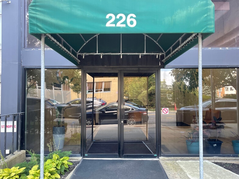 226 Seventh St, Garden City, NY à louer - Photo de l’immeuble – Image 3 sur 16