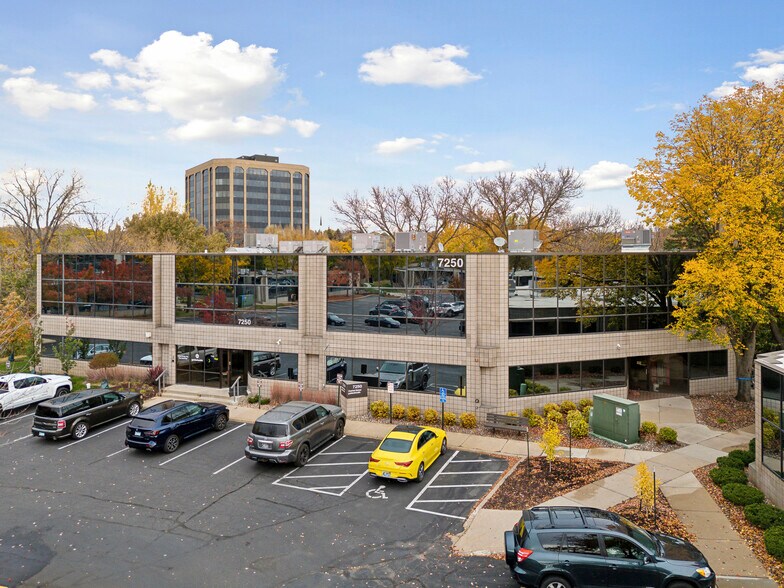 7250 Metro Blvd, Edina, MN à louer - Photo de l’immeuble – Image 1 sur 12