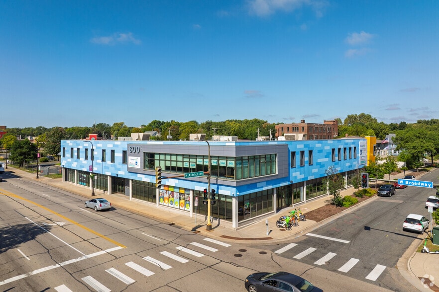 800 W Broadway Ave, Minneapolis, MN à louer - Photo principale – Image 1 sur 4