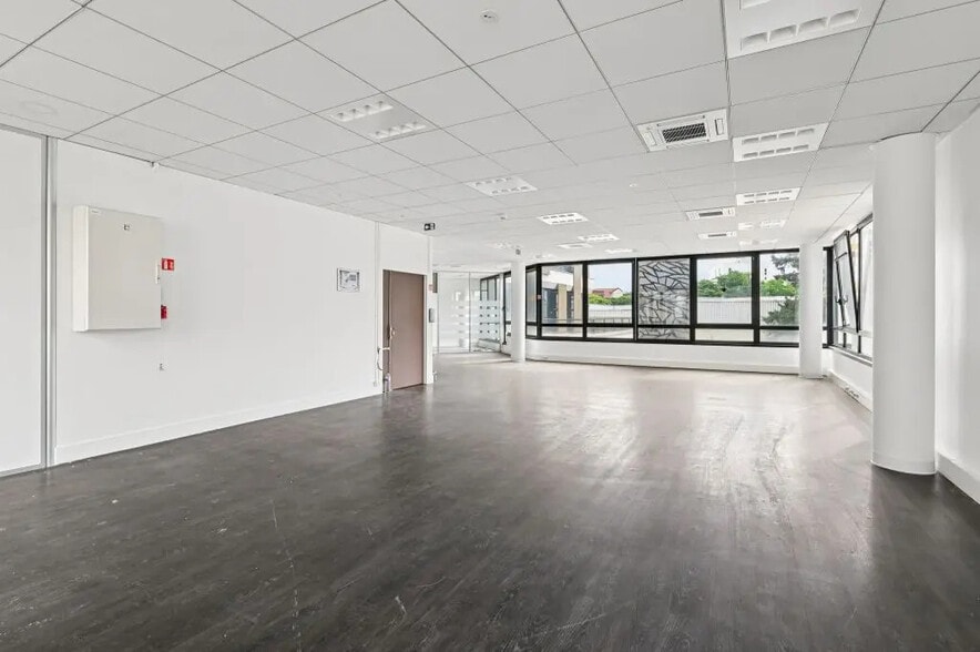 163-167 Avenue Georges Clemenceau, Nanterre à louer - Photo de l’immeuble – Image 3 sur 9
