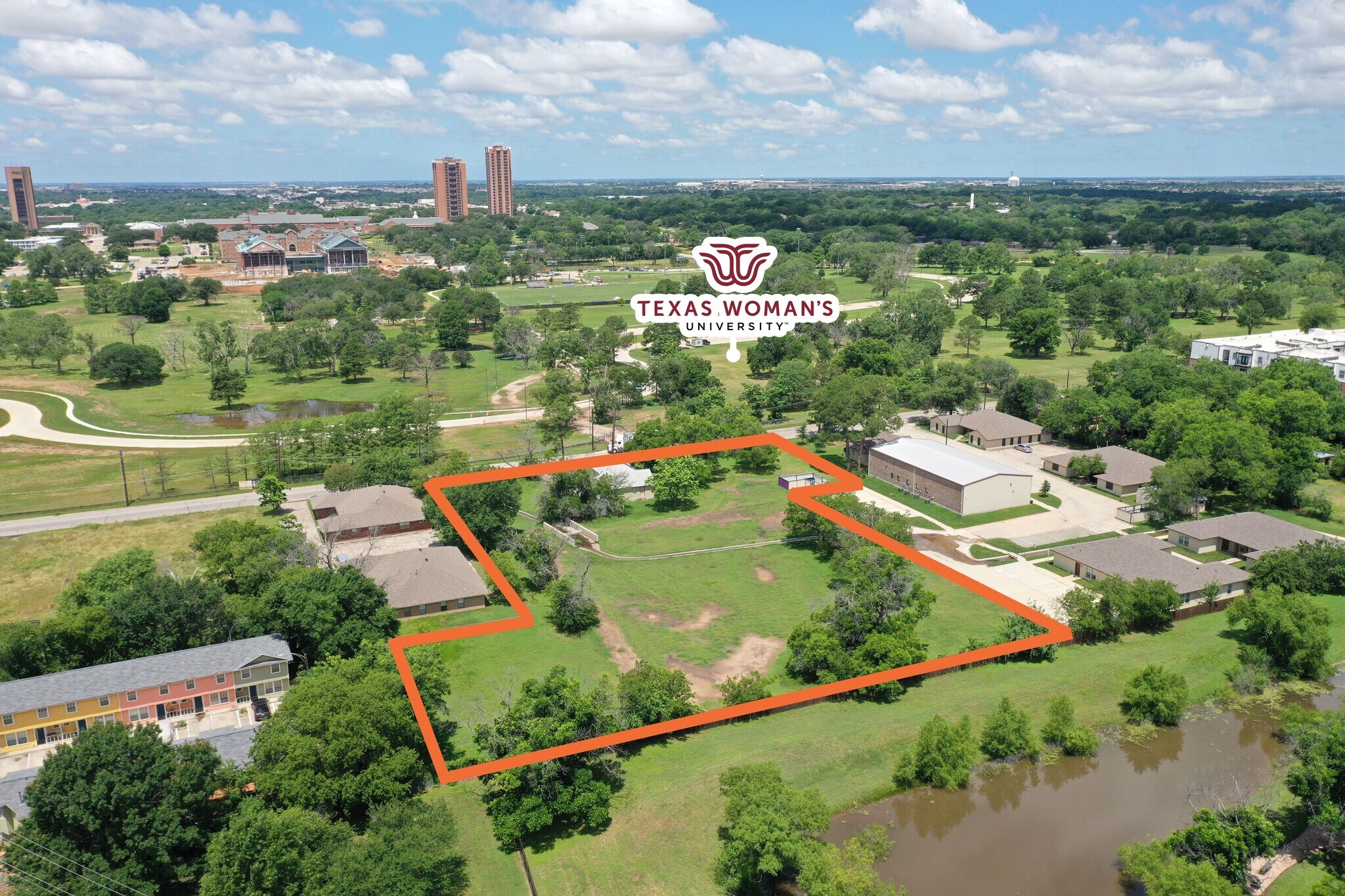 1500 N Ruddell St, Denton, TX à vendre Photo de l’immeuble– Image 1 sur 6