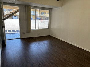 13615 Victory Blvd, Van Nuys, CA à louer Photo intérieure– Image 2 sur 2
