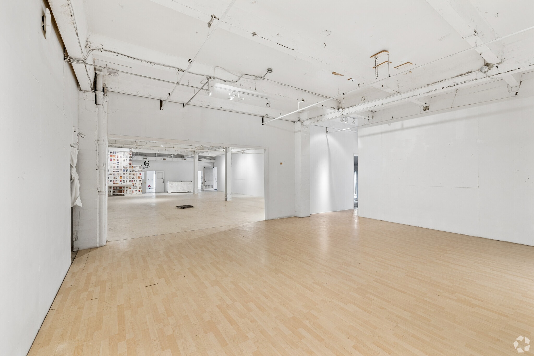 279 Rue Sherbrooke O, Montréal, QC à louer Photo intérieure– Image 1 sur 2