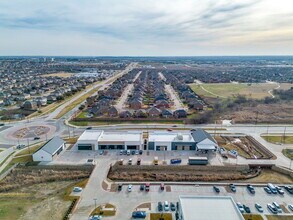 9555 Harmon Rd, Fort Worth, TX à louer Photo intérieure– Image 1 sur 7
