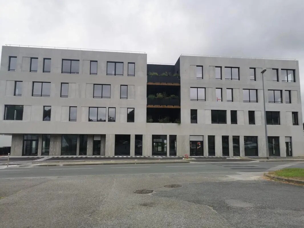 Local commercial dans Anglet à louer Photo de l’immeuble– Image 1 sur 3