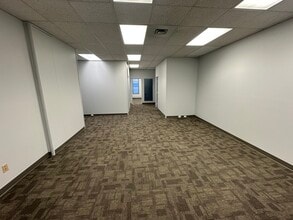 8704 51st Ave NW, Edmonton, AB à louer Photo intérieure– Image 1 sur 4