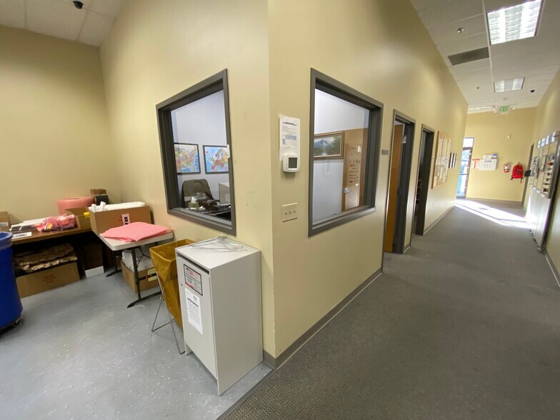 18023 Highway 99, Lynnwood, WA à louer - Photo de l’immeuble – Image 3 sur 14