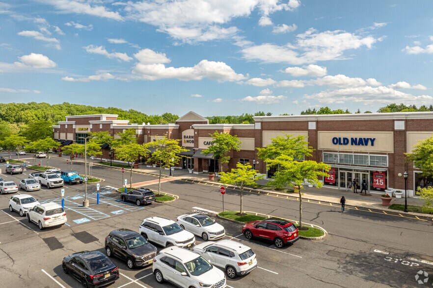 2100-2130 Rt 35, Holmdel, NJ à louer - Photo de l’immeuble – Image 1 sur 2