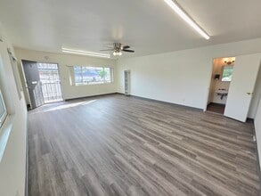 4455 Twain Ave, San Diego, CA à louer Photo intérieure– Image 2 sur 3