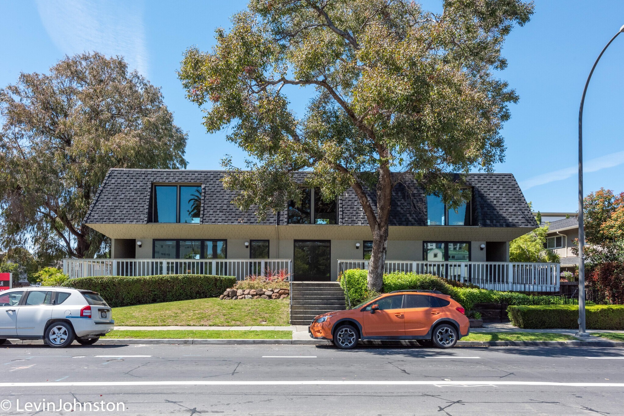 558 Brewster Ave, Redwood City, CA à louer Photo principale– Image 1 sur 30