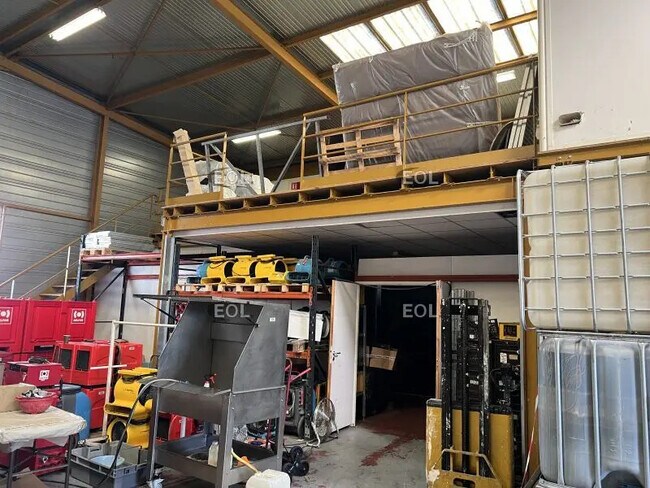 Plus de détails pour Local d'activités à louer