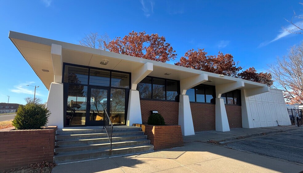 316 SW 33rd St, Topeka, KS à vendre - Photo principale – Image 1 sur 6