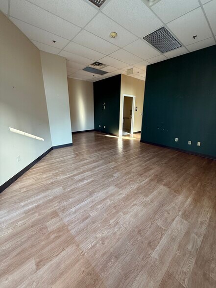 351 E Main St, Sun Prairie, WI à louer - Photo de l’immeuble – Image 3 sur 26