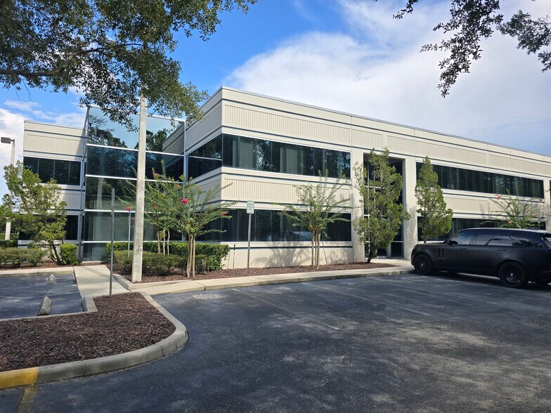 8615 Commodity Cir, Orlando, FL à louer - Photo de l’immeuble – Image 3 sur 18
