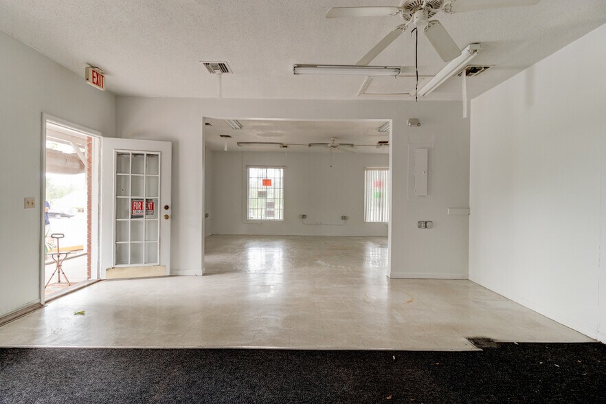 2820 Howland Blvd, Deltona, FL à louer - Photo intérieure – Image 2 sur 12