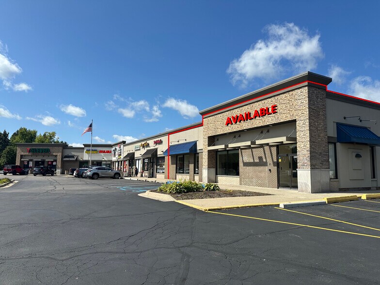 2141-2181 N Pontiac Trail, Commerce Township, MI à louer - Photo de l’immeuble – Image 2 sur 9