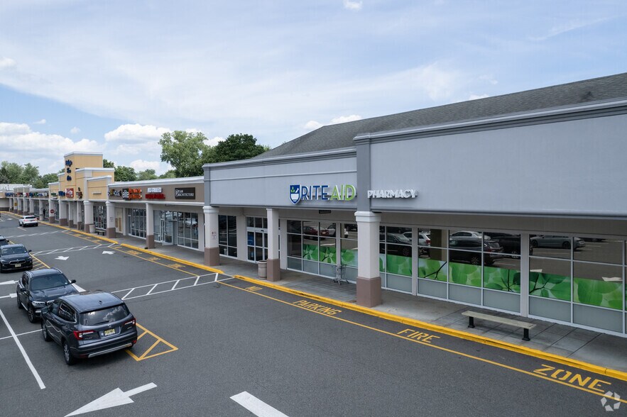 249-315 Pascack Rd, Washington Township Bergen, NJ à louer - Photo de l’immeuble – Image 2 sur 6