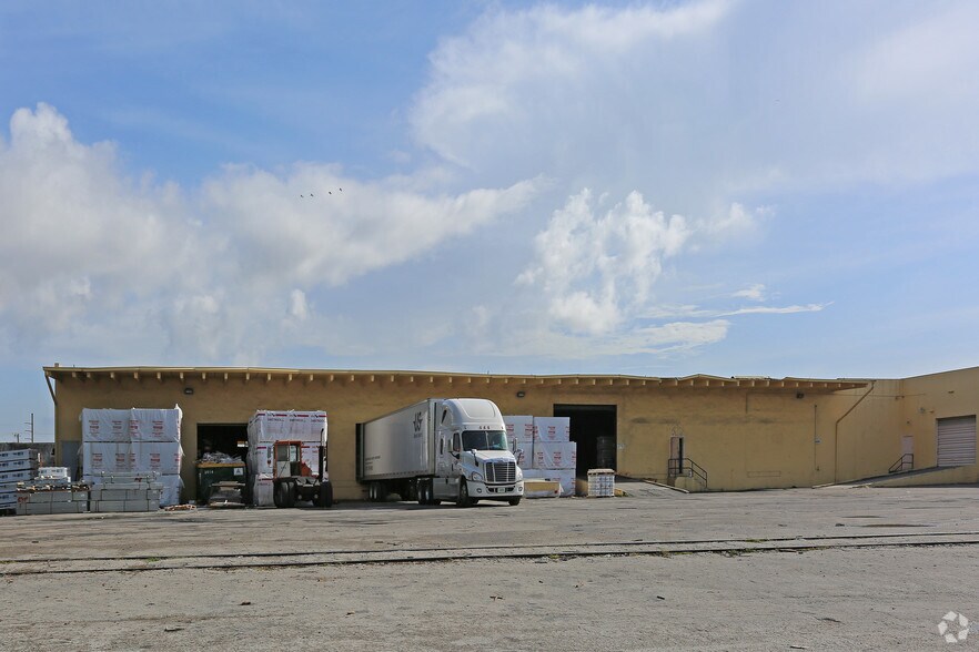 7600-7660 NW 69th Ave, Medley, FL à louer - Photo de l’immeuble – Image 2 sur 5