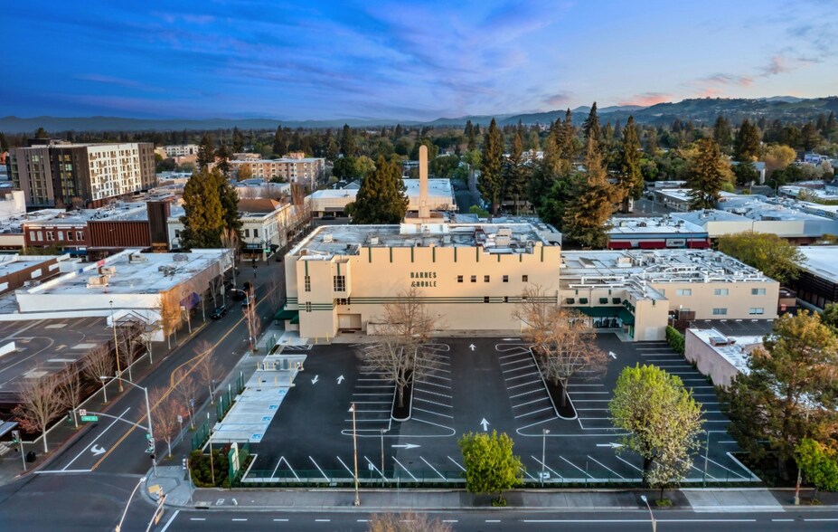 700 4th St, Santa Rosa, CA à louer - Photo de l’immeuble – Image 3 sur 11