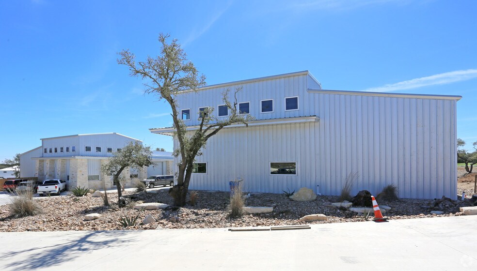 4955 Bell Springs Rd, Dripping Springs, TX à vendre - Photo de l’immeuble – Image 2 sur 16