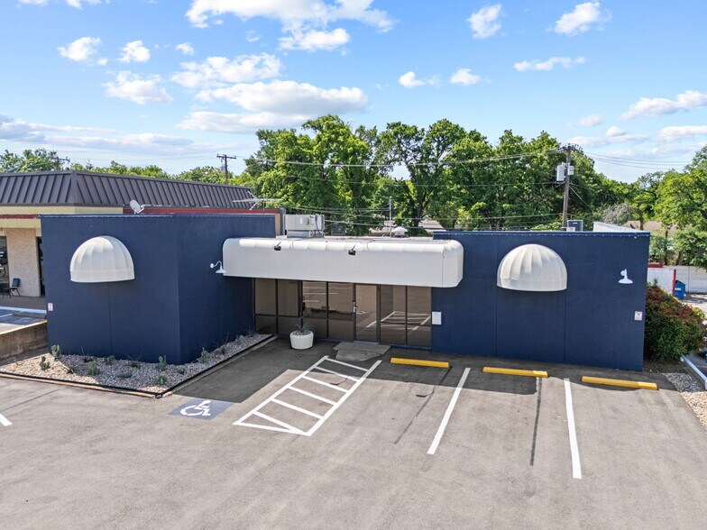508 Bedford Rd, Bedford, TX à vendre - Photo de l’immeuble – Image 2 sur 28