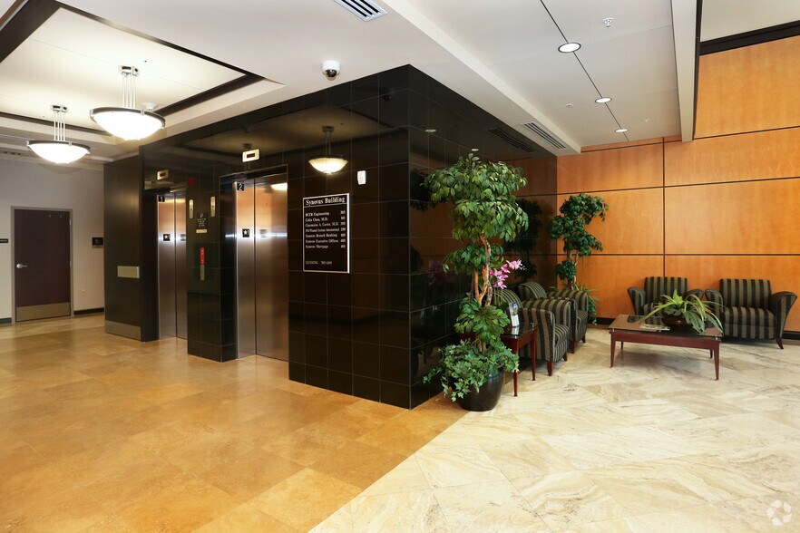 12450 Roosevelt Blvd, Saint Petersburg, FL à louer - Hall d’entrée – Image 2 sur 14