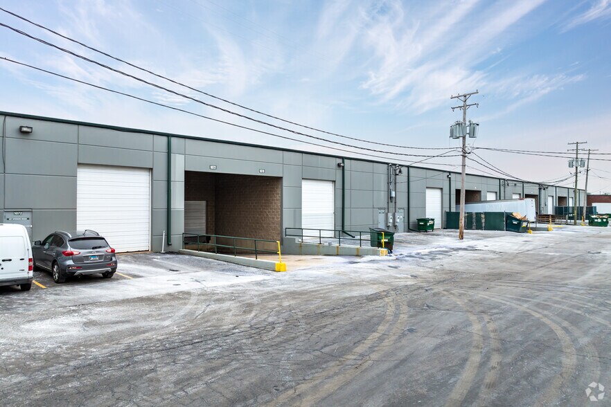 1060 N Garfield St, Lombard, IL à louer - Photo de l’immeuble – Image 3 sur 5