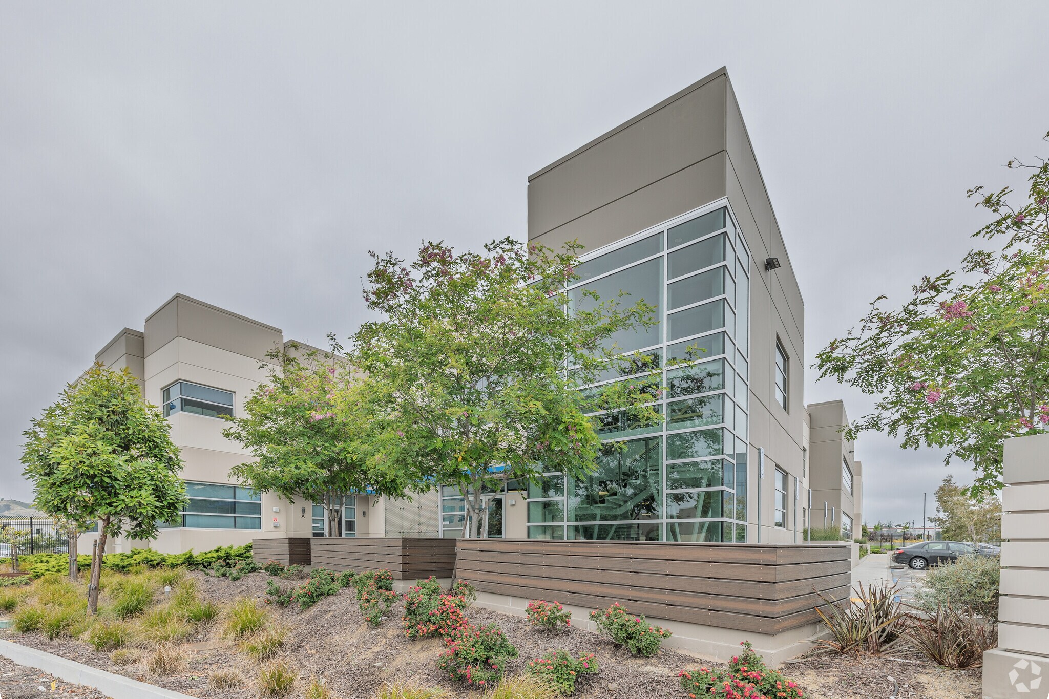465 Cabot Rd, South San Francisco, CA à louer Photo principale– Image 1 sur 6