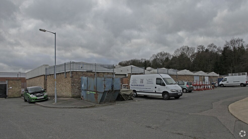 7-12 Wedgwood Gate, Stevenage à louer - Photo principale – Image 1 sur 3