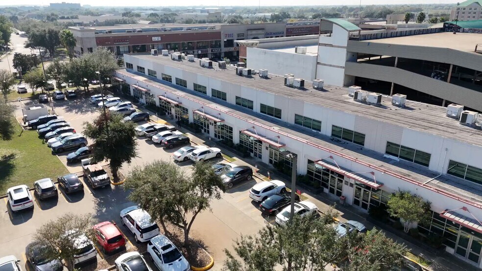 6918 Corporate Dr, Houston, TX à vendre - Vidéo sur l’annonce professionnelle – Image 2 sur 9